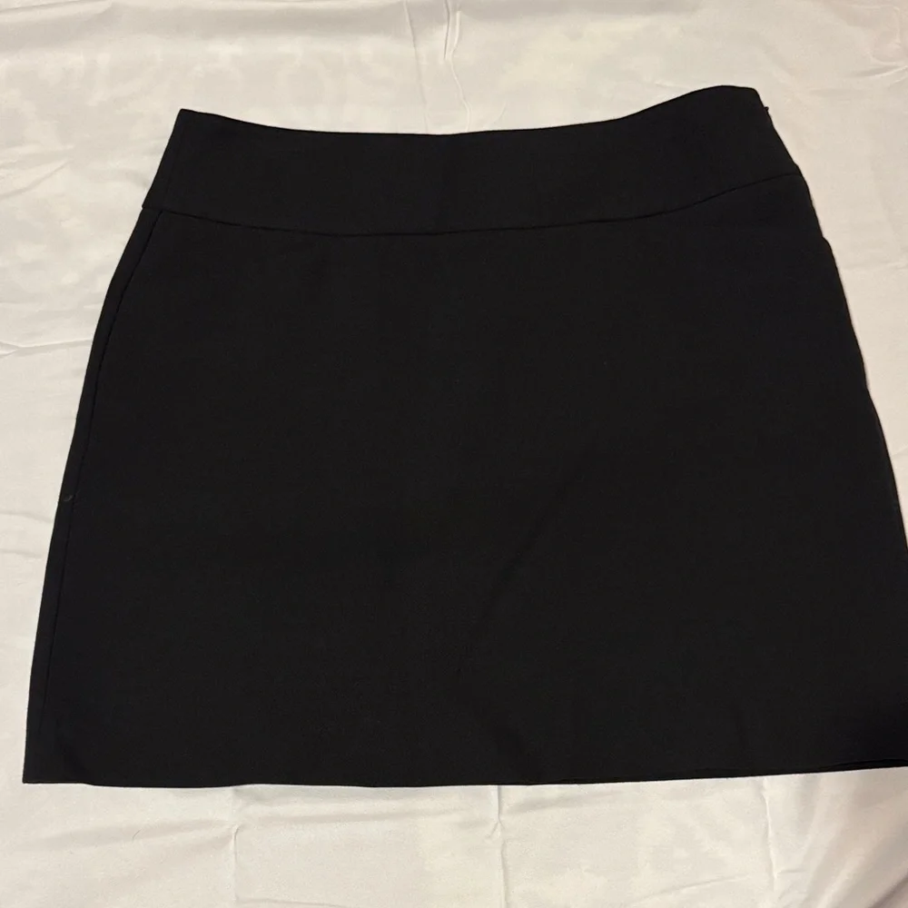LOFT Ann Taylor Classic Black Mini Skirt with Horizontal Pockets
